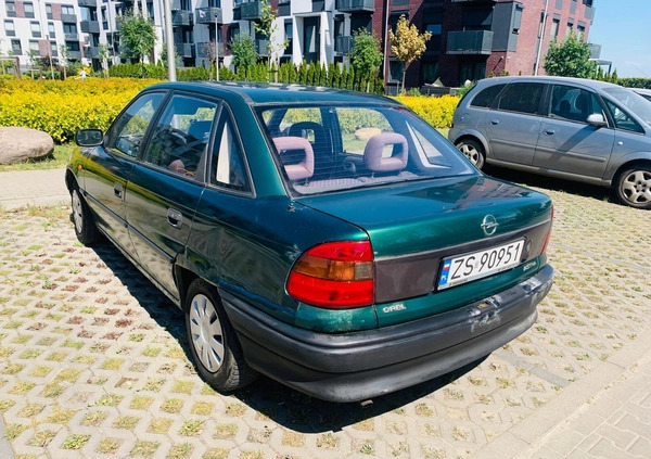 Opel Astra cena 2500 przebieg: 193959, rok produkcji 1998 z Kielce małe 67